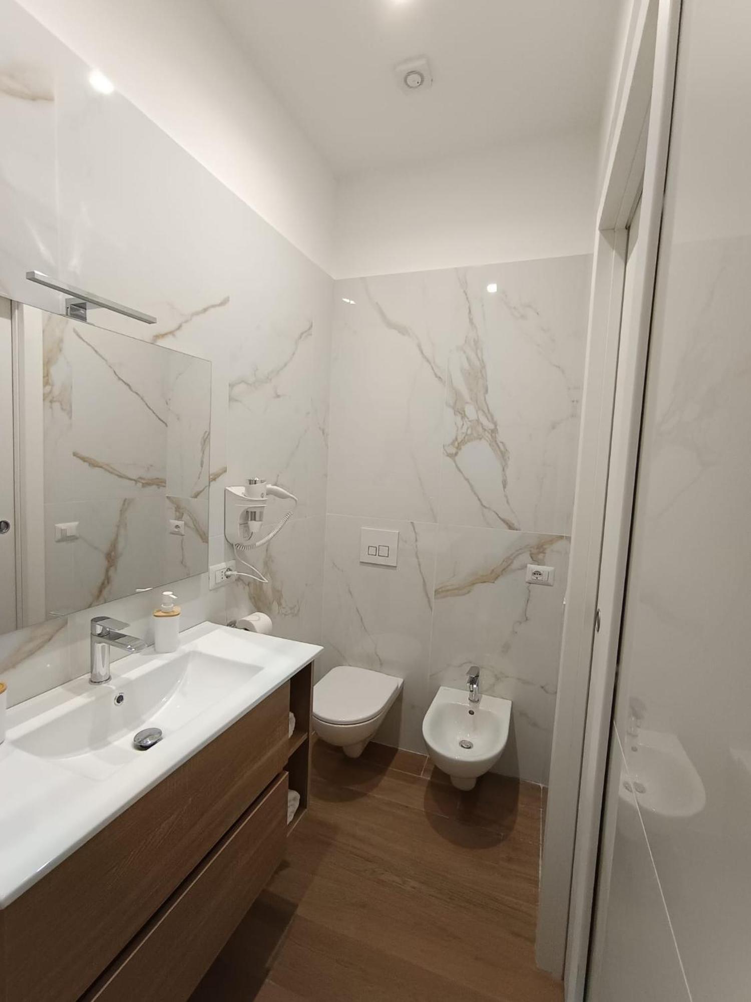 Dimora Crispi 70 Apartment Bari Ngoại thất bức ảnh